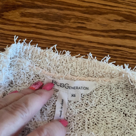 🐚BCB Generation shaggy women’s white short V neck sweater - Picture 4 of 4